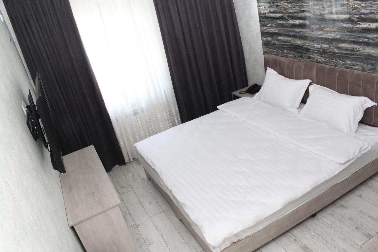 Artist Regenci Hotel Tashkent Ngoại thất bức ảnh