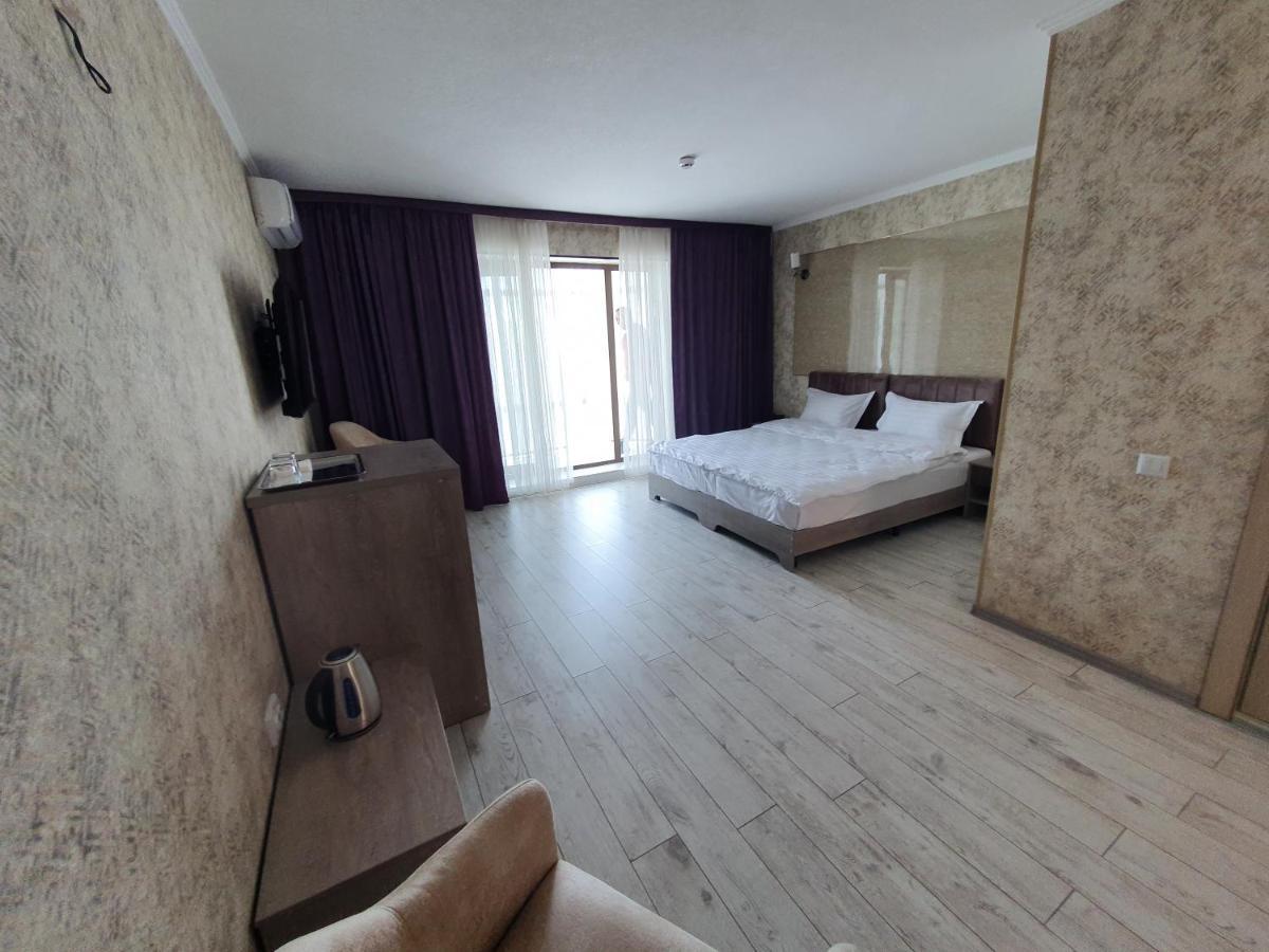 Artist Regenci Hotel Tashkent Ngoại thất bức ảnh
