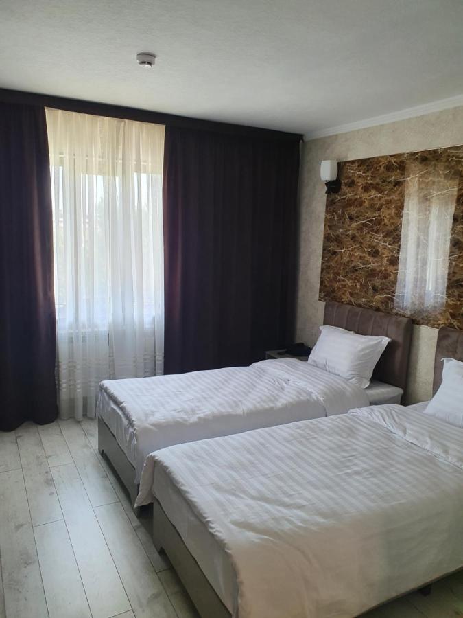 Artist Regenci Hotel Tashkent Ngoại thất bức ảnh