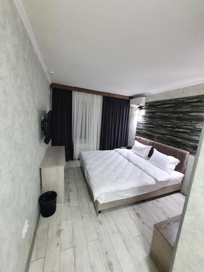 Artist Regenci Hotel Tashkent Ngoại thất bức ảnh
