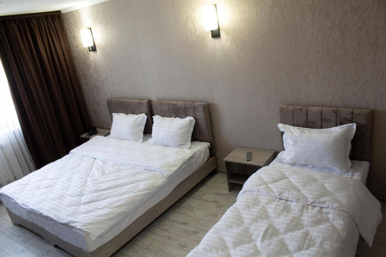 Artist Regenci Hotel Tashkent Ngoại thất bức ảnh