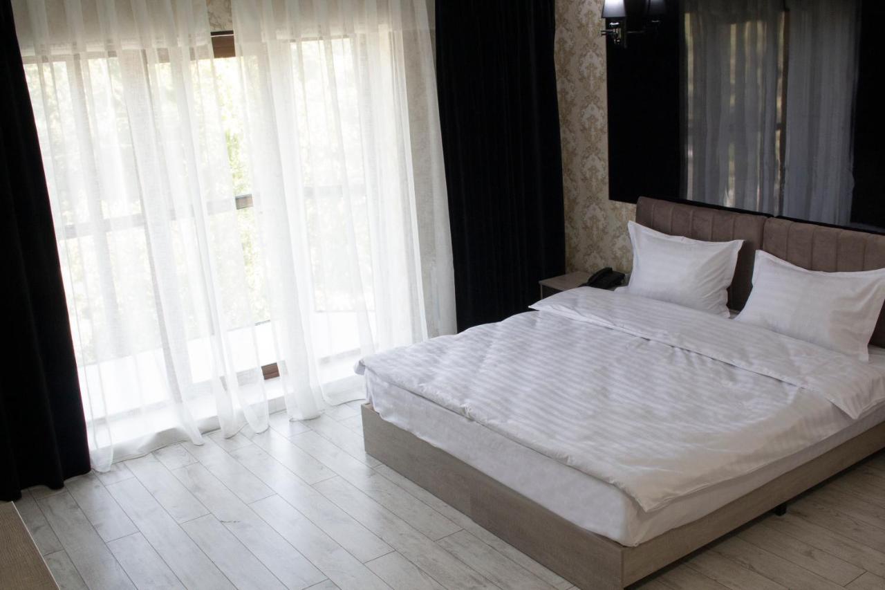 Artist Regenci Hotel Tashkent Ngoại thất bức ảnh